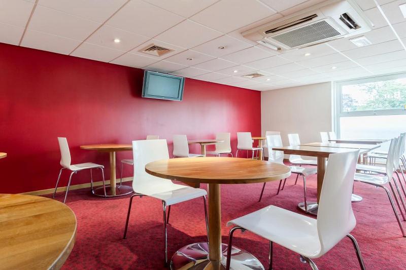 ホテル Travelodge Camberley