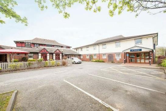 Отель Travelodge Oldham Chadderton