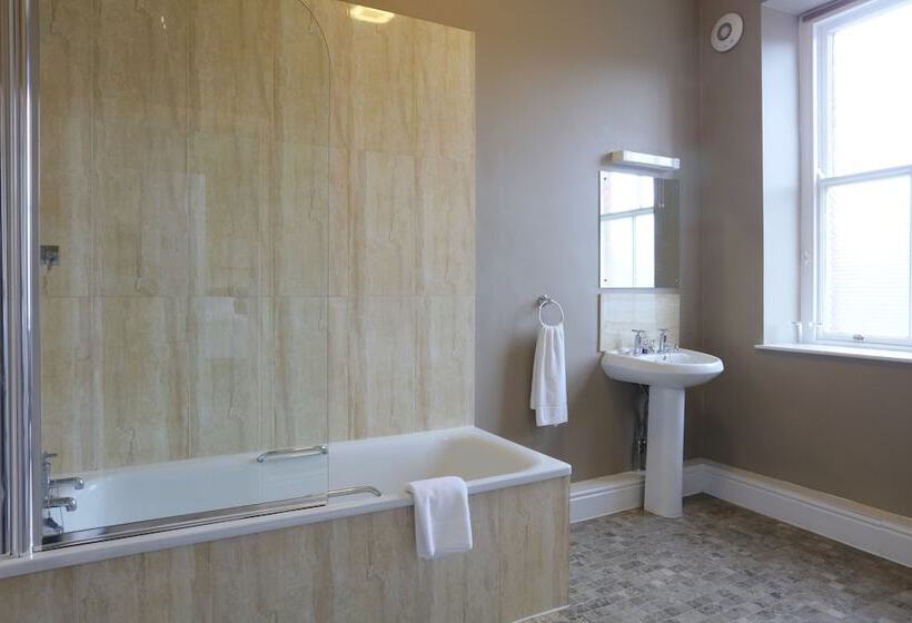 Отель Tufton Arms