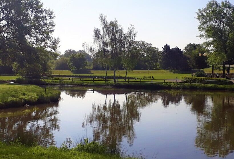 فندق Weald Of Kent Golf Course And