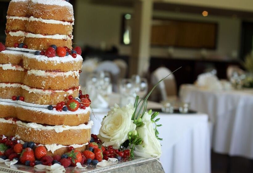 فندق Weald Of Kent Golf Course And