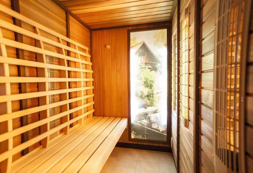 هتل Zum Leineweber