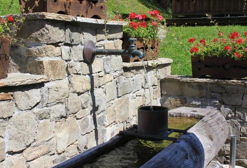 Les Chalets De La Serraz