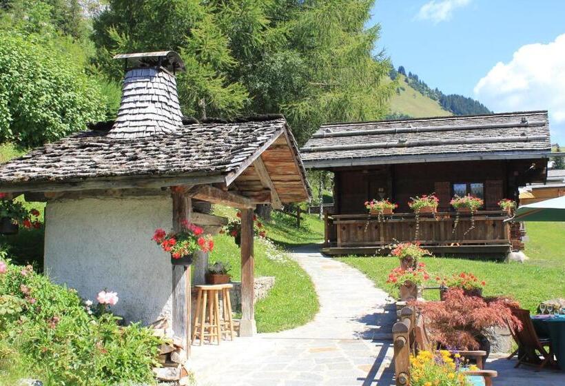 Les Chalets De La Serraz