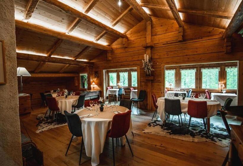 Les Chalets De La Serraz