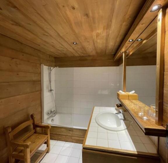 Les Chalets De La Serraz