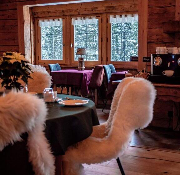 Les Chalets De La Serraz