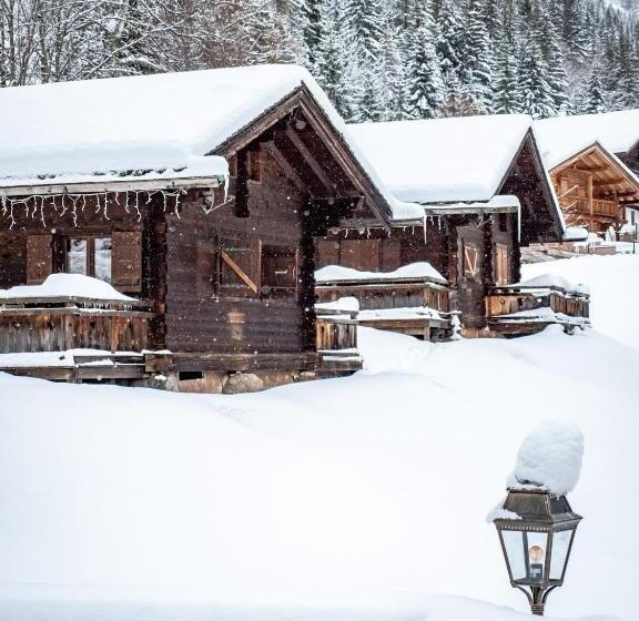 Les Chalets De La Serraz