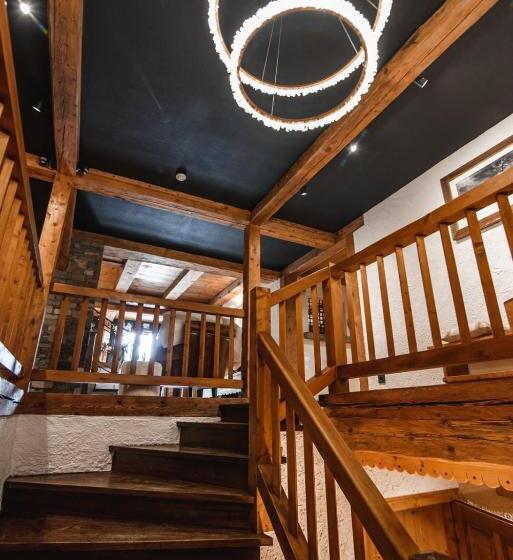 Les Chalets De La Serraz