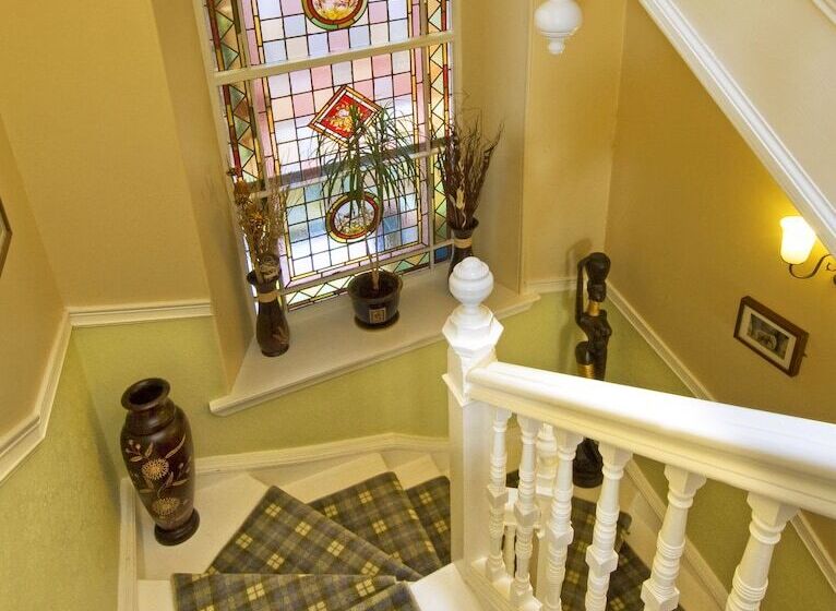 پانسیون Knap Guest House