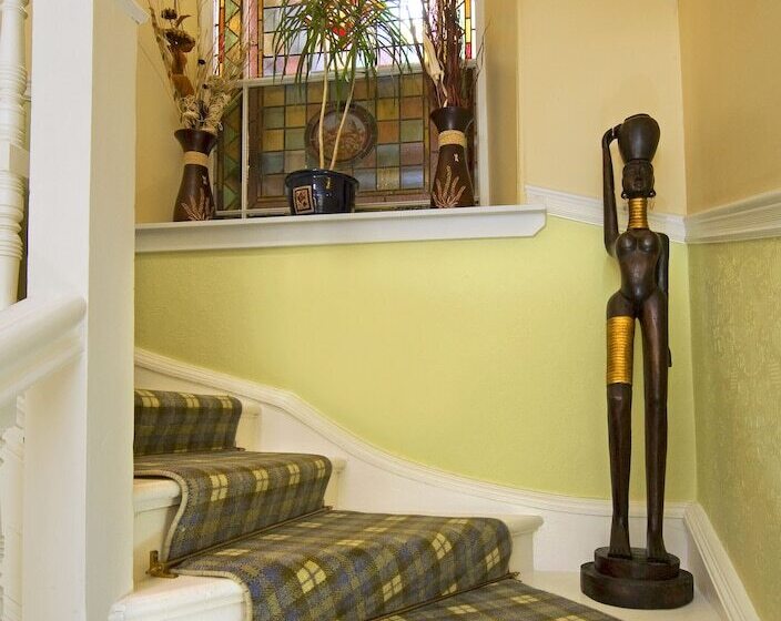 پانسیون Knap Guest House