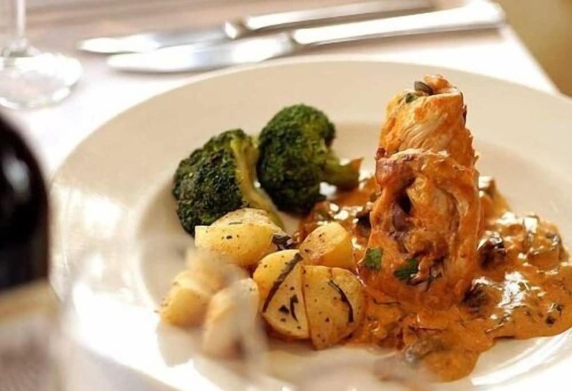 Пансион La Fontana Italian Restaurant With Rooms