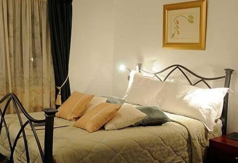 Пансион La Fontana Italian Restaurant With Rooms