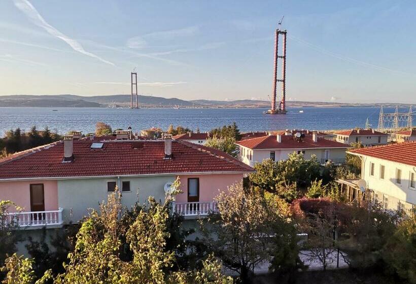 1915 çanakkale Köprü Manzarali 700m2 Bahceli Mustakil Ev