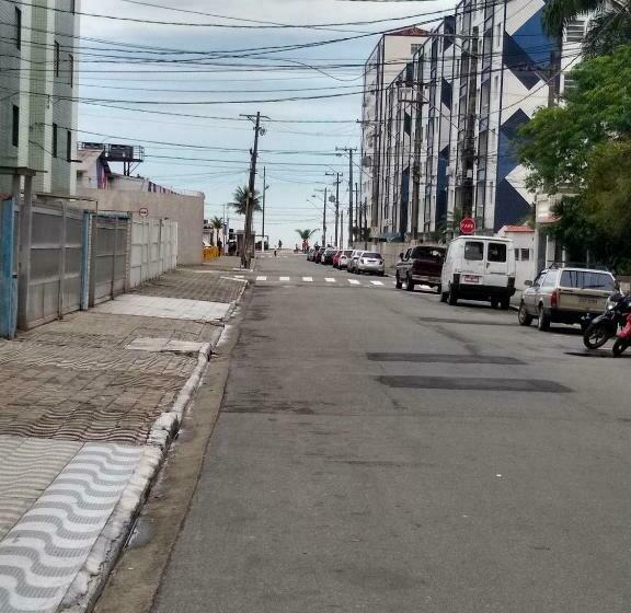 Apartamento Praia Grande Canto Do Forte, A 200 Metros Da Praia, A 2 Minutos A Pé Até A Praia
