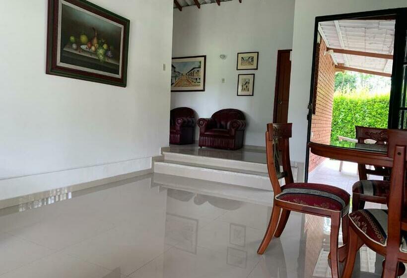 Moderna Cabaña En Viterbo Con Aire Ac Y Piscina