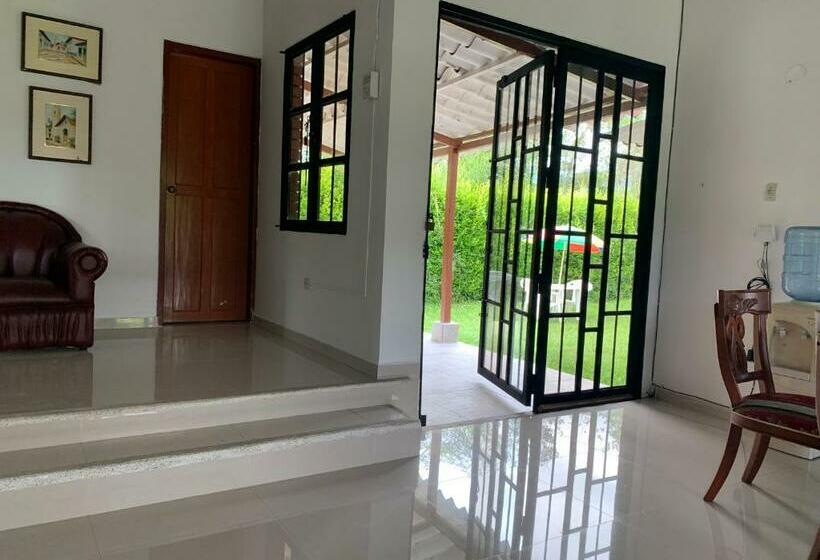 Moderna Cabaña En Viterbo Con Aire Ac Y Piscina