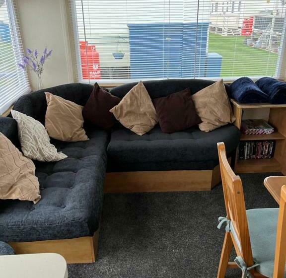 Caravan Holiday Let 2 Bedroom Happy Days South Chapel Saint Leonards 05