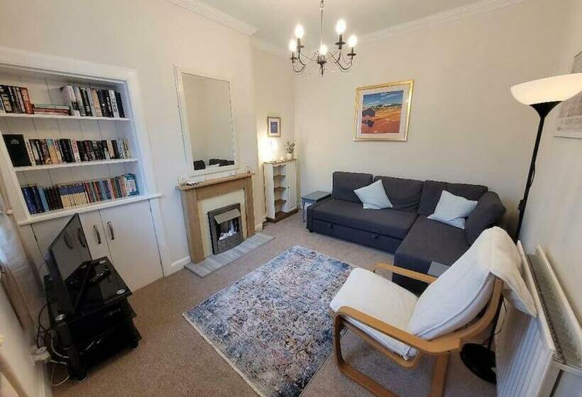 Character Cottage In Centre Of Moffat