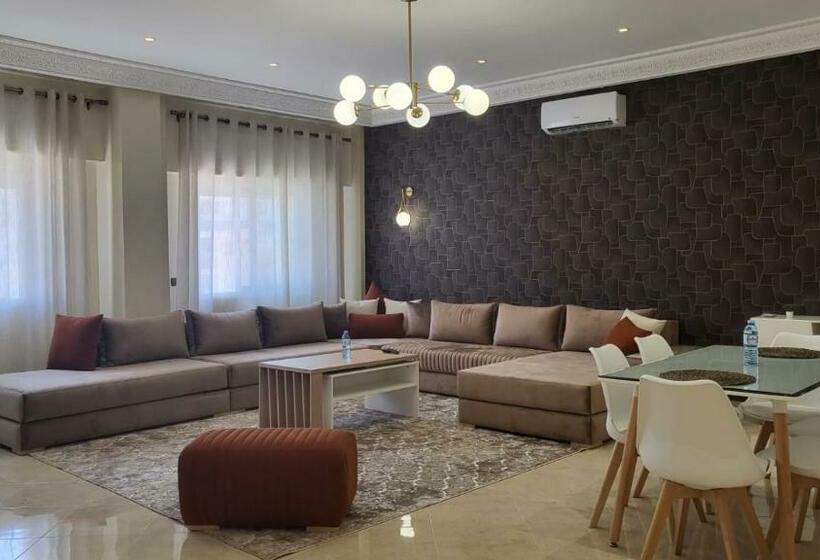 Charming New Large Luxurious Apartment