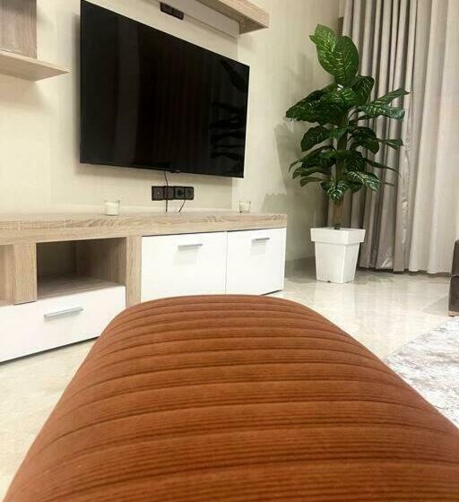 Charming New Large Luxurious Apartment