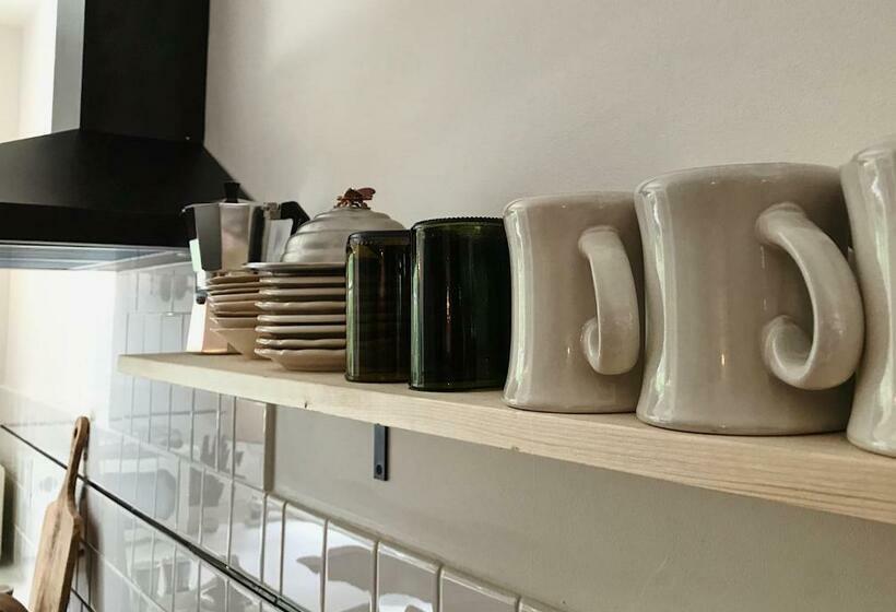 Cottage By The Sea: Pagnotto Shellback House