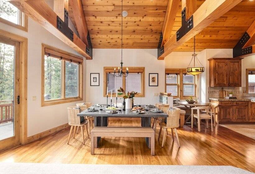 Coyote Moon By Avantstay Cabin Wsauna Mins From Dt Truckee & Northstar