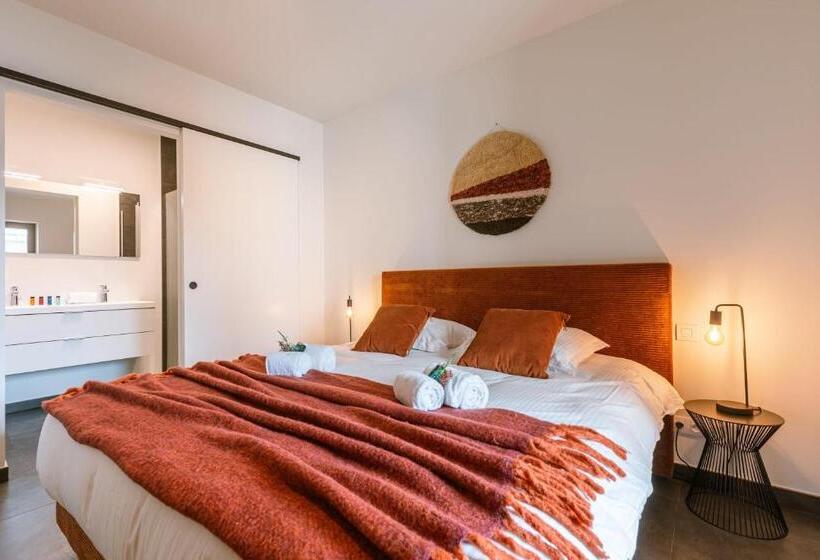 Cozy Apartment A Stone S Throw From The Beach