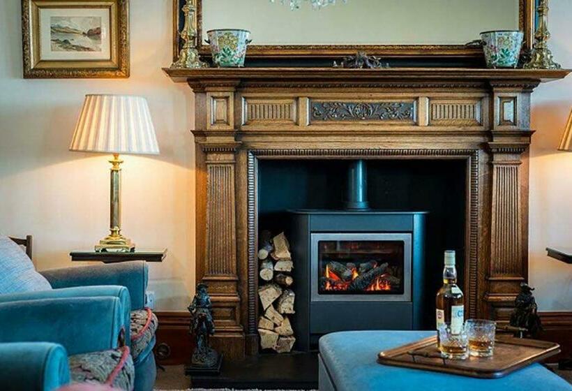 Dhucraig, 48 The Scores