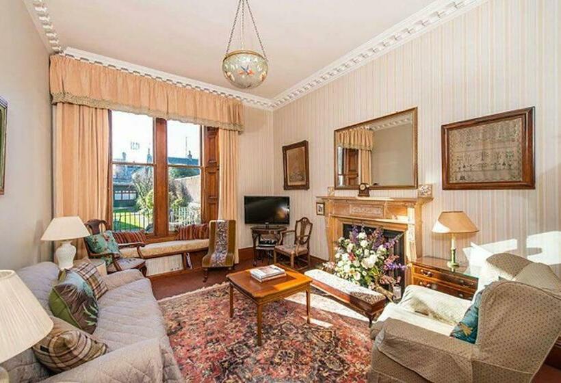 Dhucraig, 48 The Scores