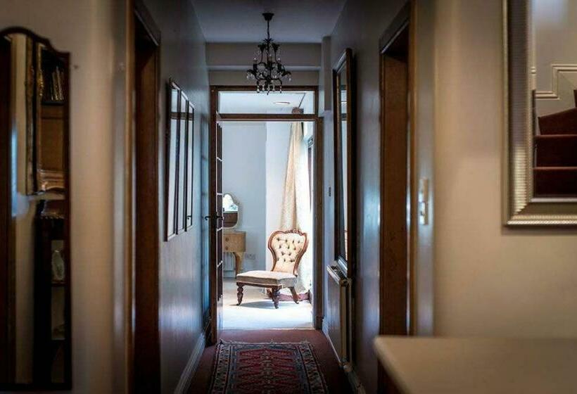 Dhucraig, 48 The Scores