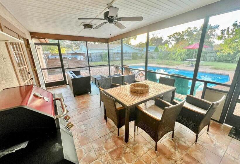 Dream Vacation Home W Heated Pool Close To Beaches Clearwater St Pete Sleeps 14