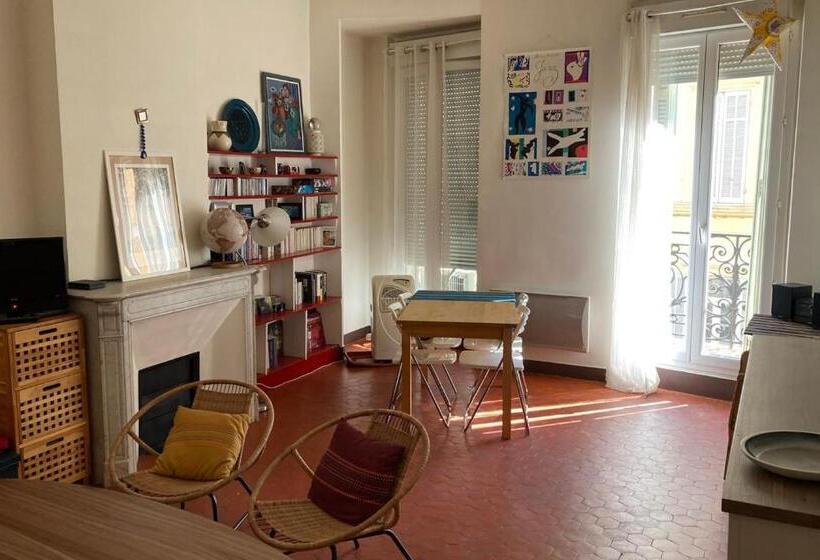 Le Cours Julien Joli T2 Dans Le Quartier Animé De La Plaine à Marseille