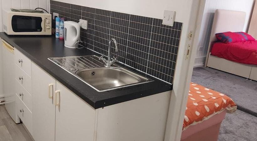 Lovely 3 Bed Apartment In Parkgate Rotherham