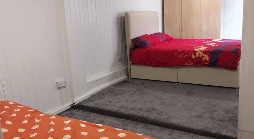 Lovely 3 Bed Apartment In Parkgate Rotherham