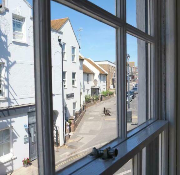 Luxury 3 Bathroom Cinema And Sauna