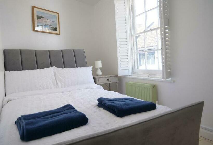 Luxury 3 Bathroom Cinema And Sauna