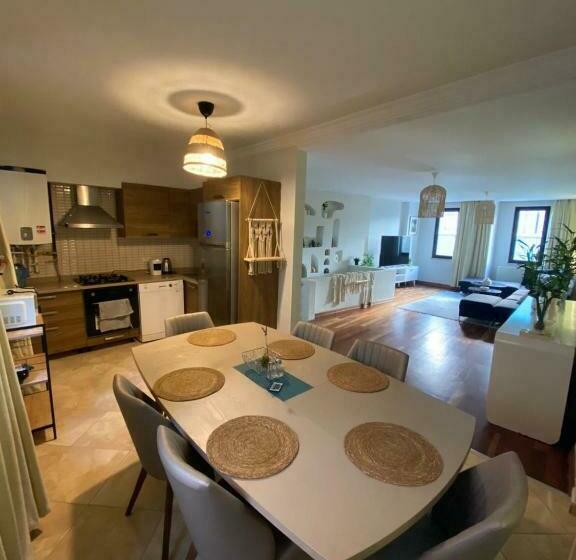 Private Triplex House In The City Center