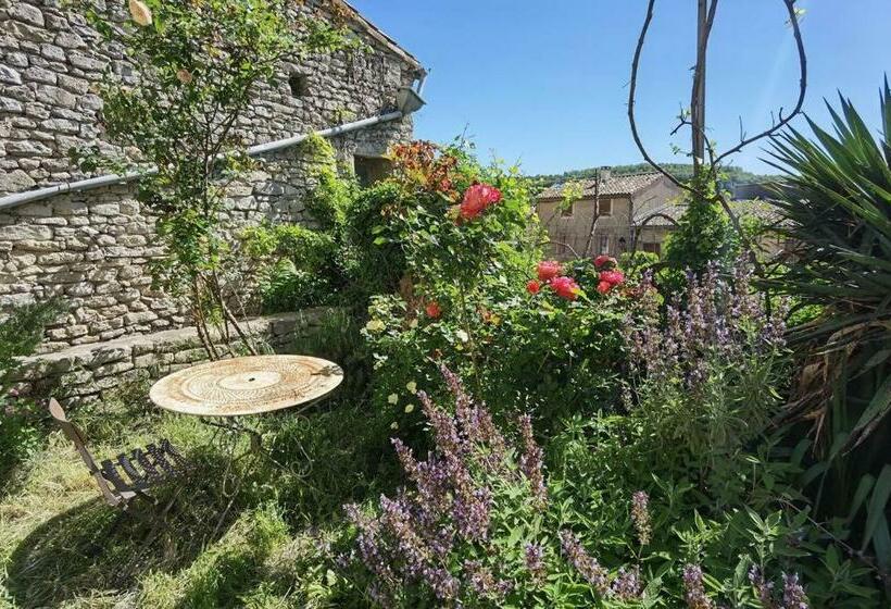 Spacious Stylish Provencal House With Terrace