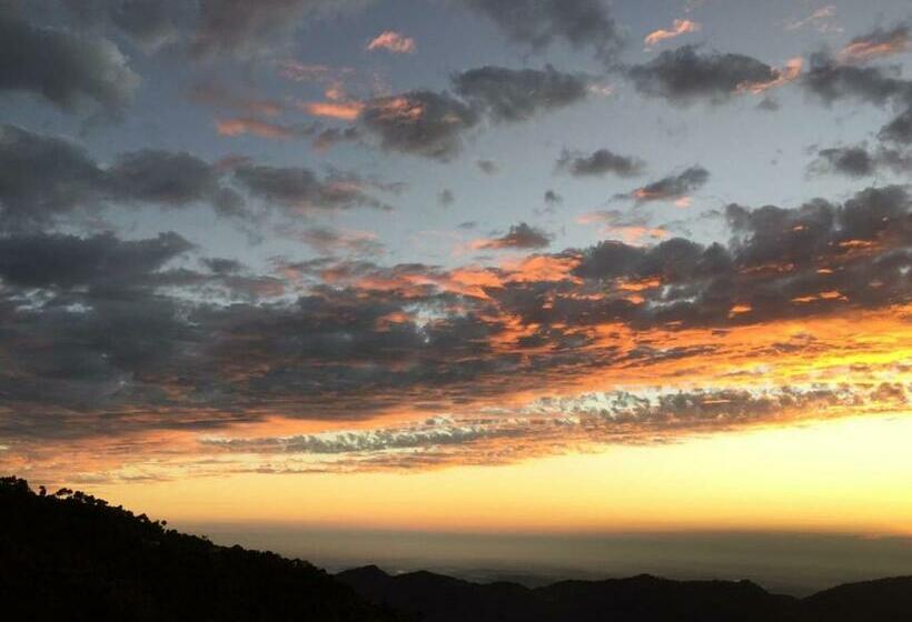 Himalyan Basera I Pvt Balcony I Serviced Apt I By Exotic Stays