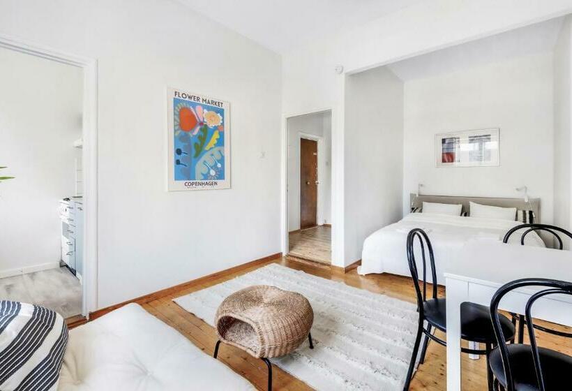 Wehost Colorful Studio Next To Park Puijonpuistikko In Vallila Neighborhood