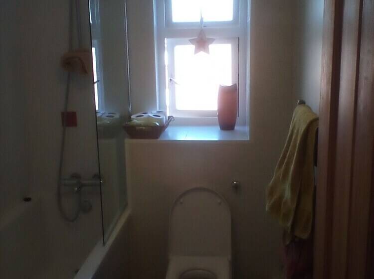 1 Bed Apartment In Bridport Great Location