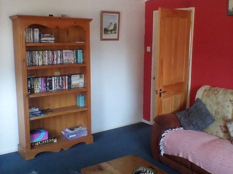 1 Bed Apartment In Bridport Great Location