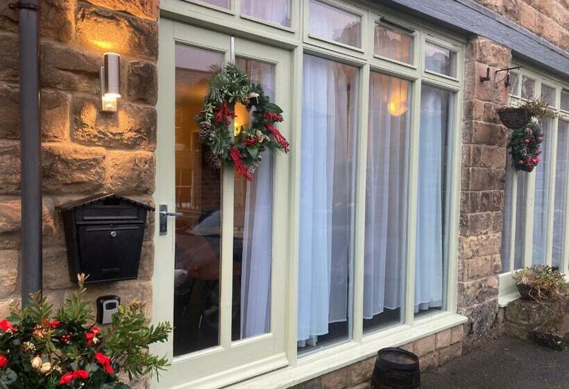 1 Coach House Mews   Matlock Bath