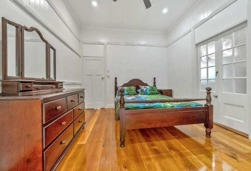 “agnes Cottage On Rafting”