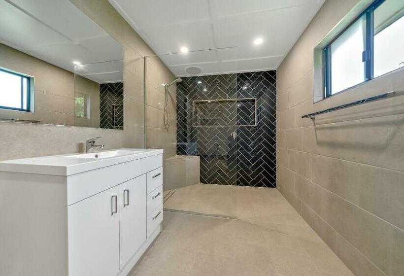 “agnes Cottage On Rafting”