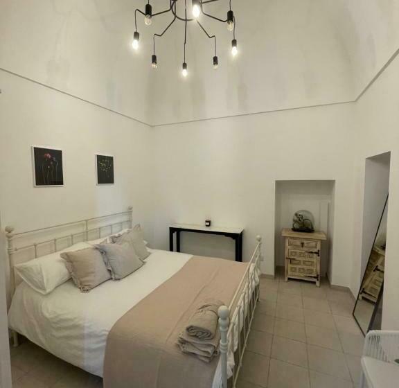 Antique Villa, Casa Rosa   3 Bed, 2 Bath With Pool