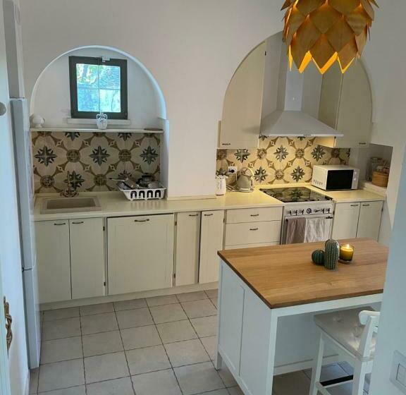 Antique Villa, Casa Rosa   3 Bed, 2 Bath With Pool