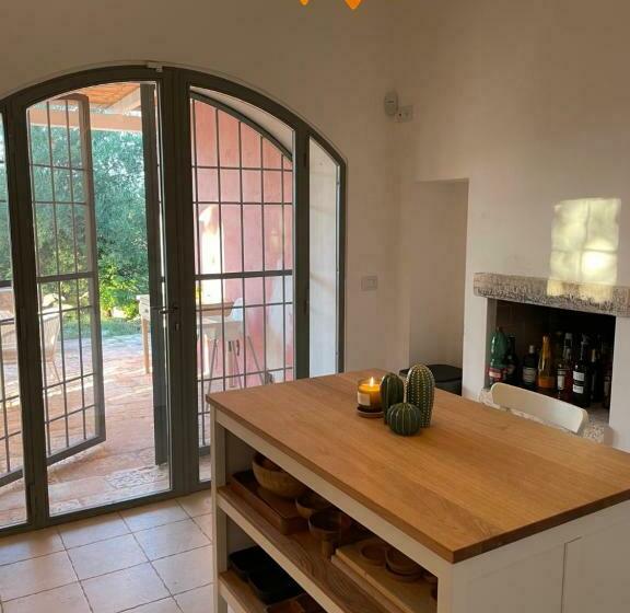 Antique Villa, Casa Rosa   3 Bed, 2 Bath With Pool