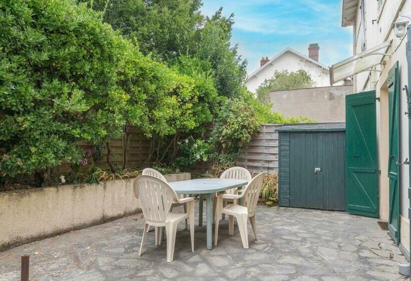Appartement Avec Terrasse Proche De La Plage